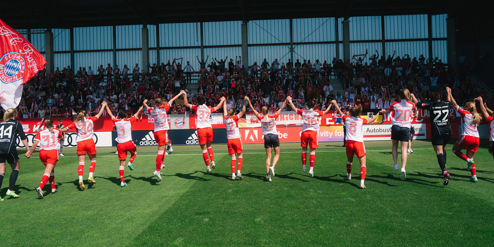 dauerkarten-f-r-die-fcb-frauen-dein-stammplatz-am-fc-bayern-campus